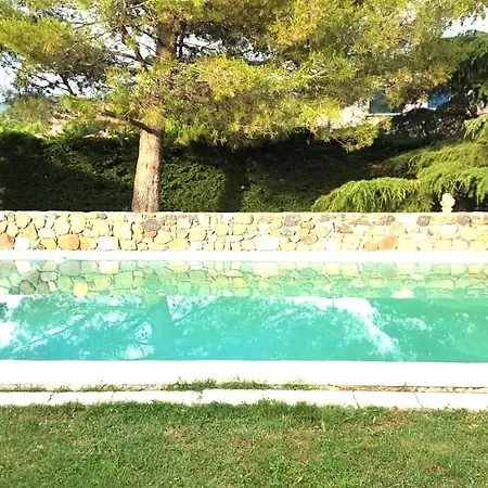 Maison 6p, 3ch, Piscine Chauffee, Jacuzzi, Cuisine D'ete, Jardin Clos Holiday home Alba-la-Romaine