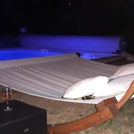 Holiday home Maison 6p, 3ch, Piscine Chauffee, Jacuzzi, Cuisine D'ete, Jardin Clos