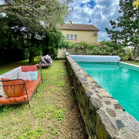 Maison 6p, 3ch, Piscine Chauffee, Jacuzzi, Cuisine D'ete, Jardin Clos Holiday home *