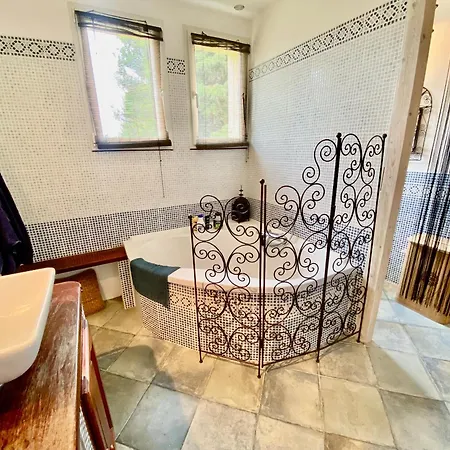 Holiday home Maison 6p, 3ch, Piscine Chauffee, Jacuzzi, Cuisine D'ete, Jardin Clos
