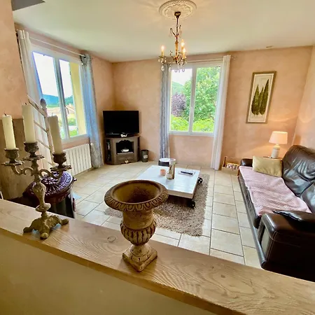 Maison 6p, 3ch, Piscine Chauffee, Jacuzzi, Cuisine D'ete, Jardin Clos Holiday home *