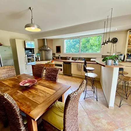 Holiday home Maison 6p, 3ch, Piscine Chauffee, Jacuzzi, Cuisine D'ete, Jardin Clos *