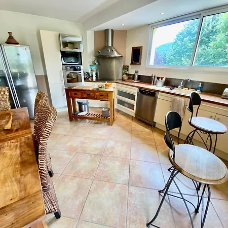 Maison 6p, 3ch, Piscine Chauffee, Jacuzzi, Cuisine D'ete, Jardin Clos Holiday home Alba-la-Romaine