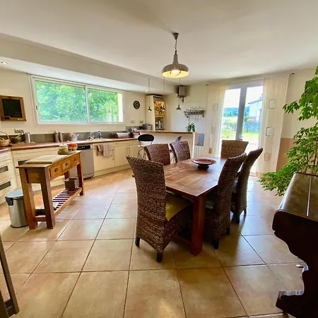 Holiday home Maison 6p, 3ch, Piscine Chauffee, Jacuzzi, Cuisine D'ete, Jardin Clos Alba-la-Romaine