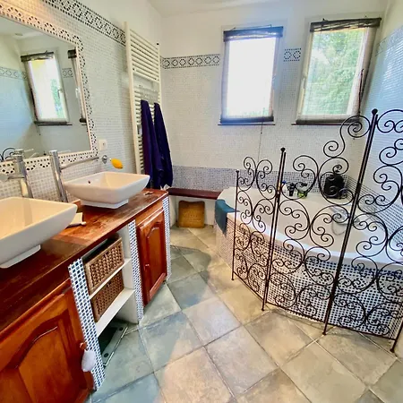 Maison 6p, 3ch, Piscine Chauffee, Jacuzzi, Cuisine D'ete, Jardin Clos Holiday home