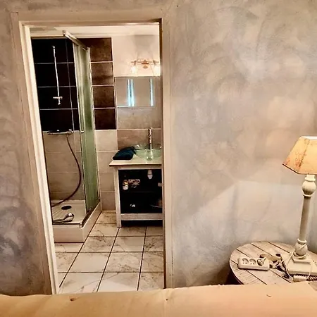 Maison 6p, 3ch, Piscine Chauffee, Jacuzzi, Cuisine D'ete, Jardin Clos Holiday home Alba-la-Romaine