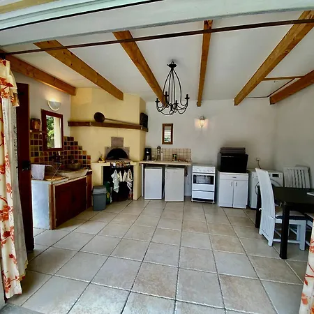 Holiday home Maison 6p, 3ch, Piscine Chauffee, Jacuzzi, Cuisine D'ete, Jardin Clos